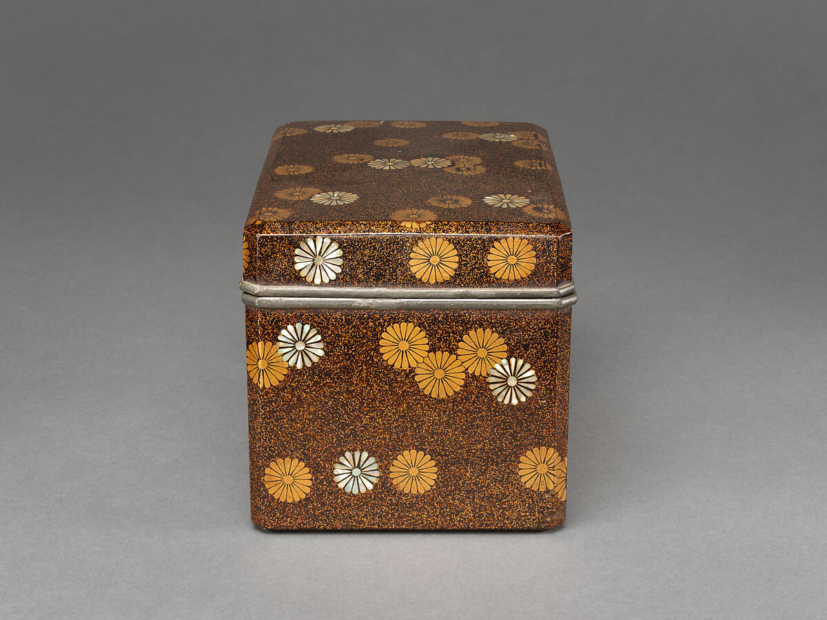 Tea utensil box (chabako), Mother-of-pearl and makie, Japan