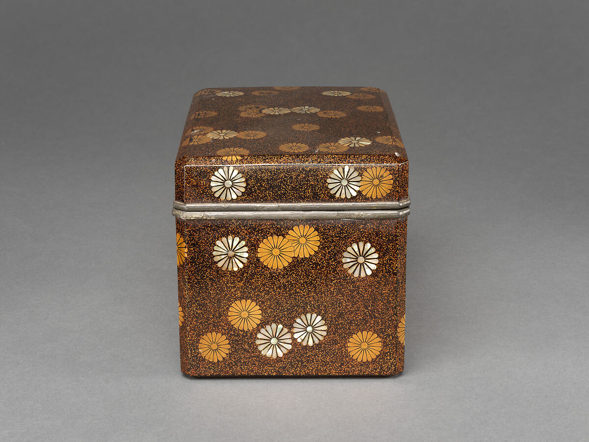 Tea utensil box (chabako), Mother-of-pearl and makie, Japan