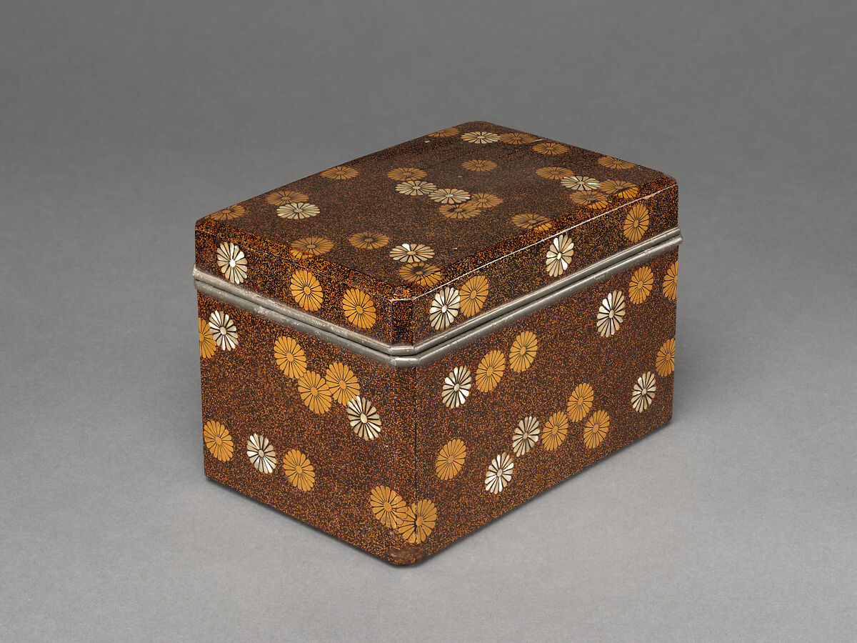 Tea utensil box (chabako), Mother-of-pearl and makie, Japan 