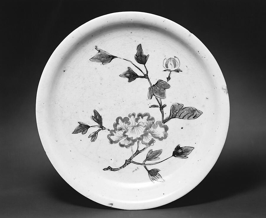 Dish, Porcelain painted with polychrome enamels (Himetani ware), Japan 