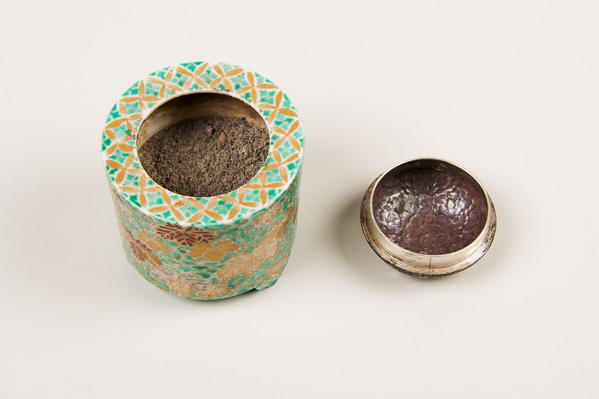Incense Burner with Paulownia (kiri) and Scrolling Grass (karakusa) Design, White porcelain decorated with colored enamels and gold (Kiyomizu ware), Japan