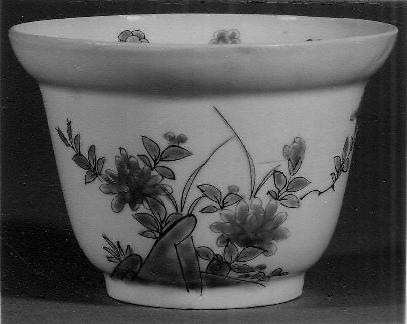 Cup, Porcelain painted in overglaze polychrome enamels (Arita ware, Kakiemon type), Japan 