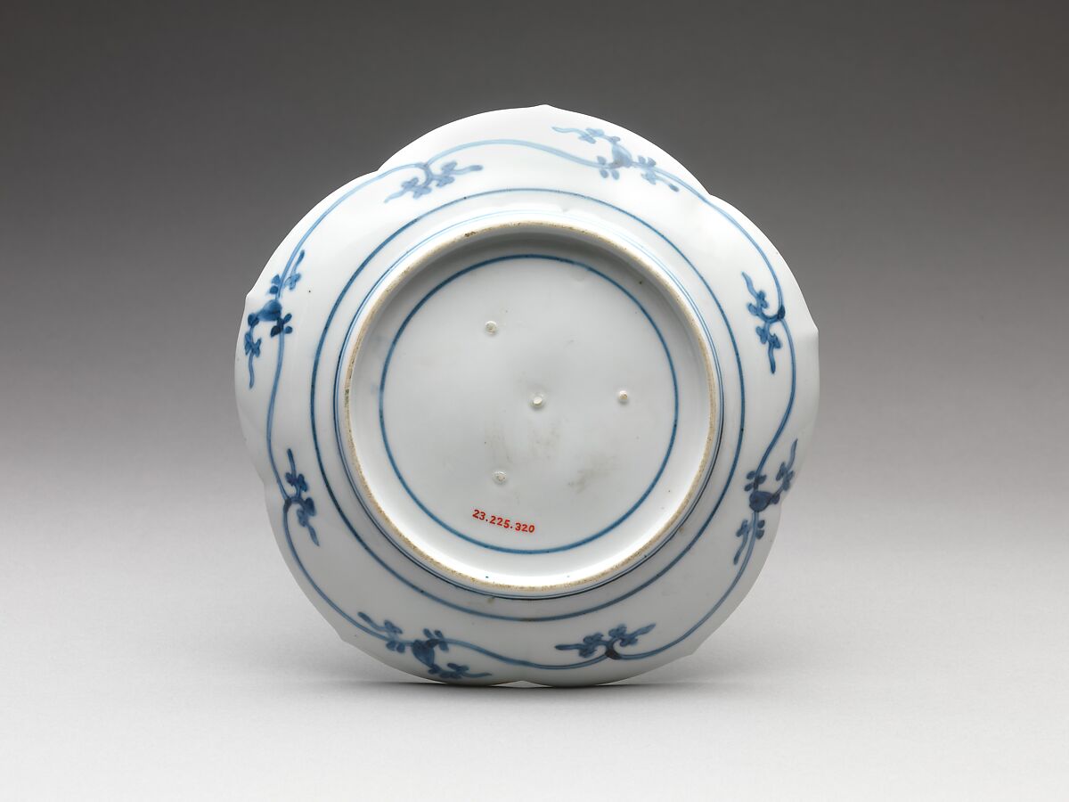 Dish with Phoenixes, Porcelain painted with colored enamels over transparent glaze (Hizen ware), Japan