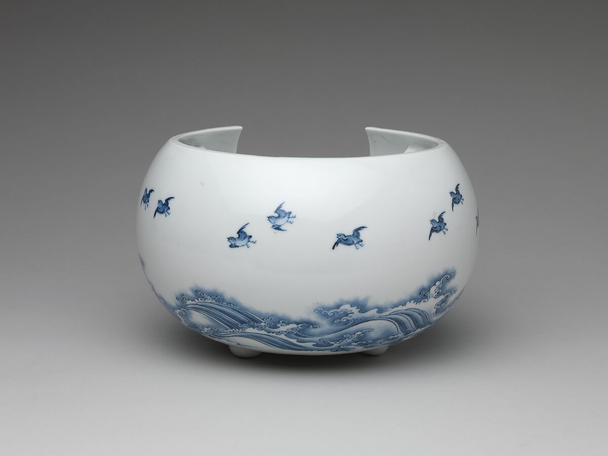 Teapot and Brazier with Design of Birds Flying over Waves, Porcelain with underglaze blue (Hirado ware), Japan