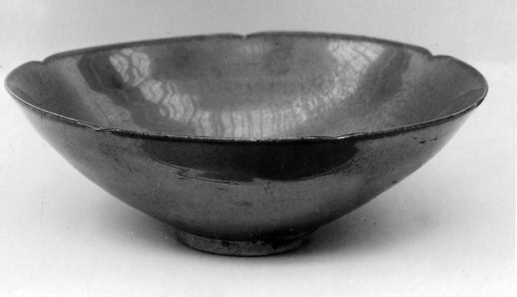 Bowl with hexafoil rim, Porcelain with reddish-brown glaze (Ding ware), China 