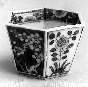 Cup, Porcelain decorated with blue underglaze (Mino ware), Japan 