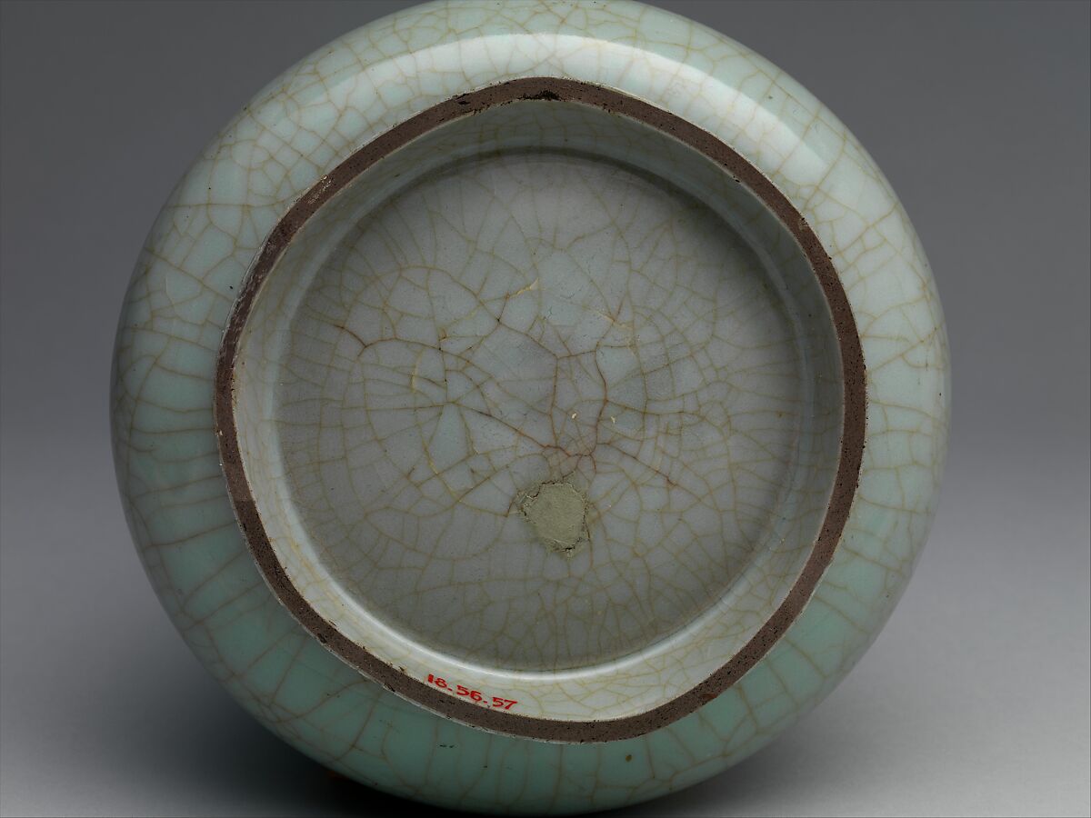 Vase, Stoneware with crackled celadon glaze (Guan ware), China