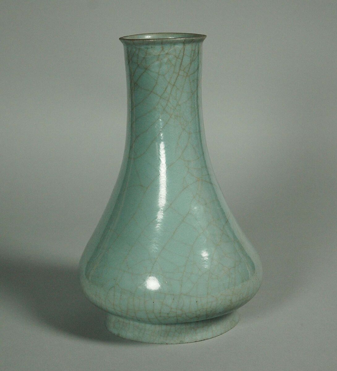 Vase, Stoneware with crackled celadon glaze (Guan ware), China