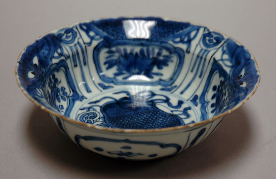 Dish, Porcelain with underglaze blue, China