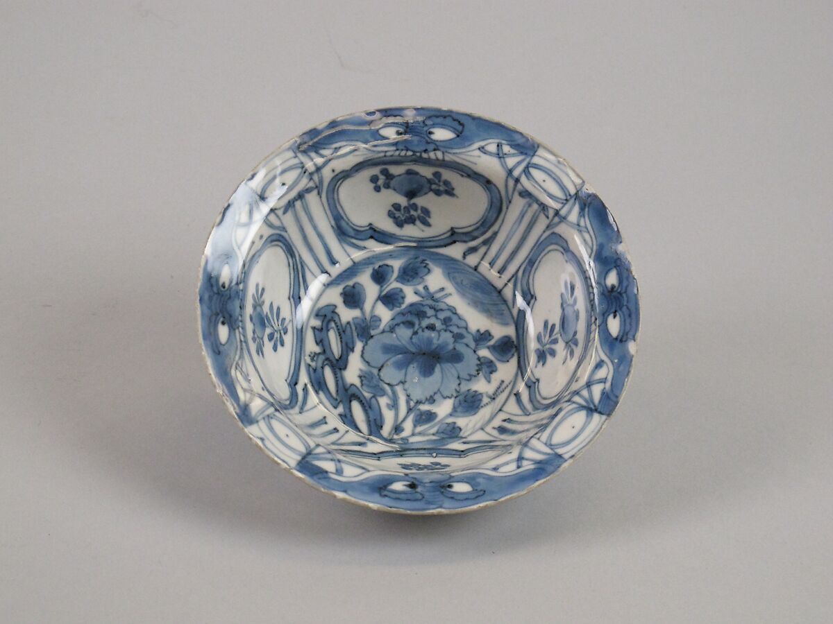 Bowl decorated with flowers and beast faces, Porcelain with underglaze cobalt-blue design (Kraak ware), China 