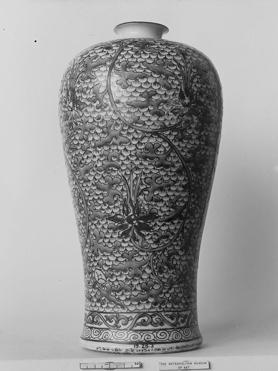 Vase, Porcelain painted with overglaze enamels, China