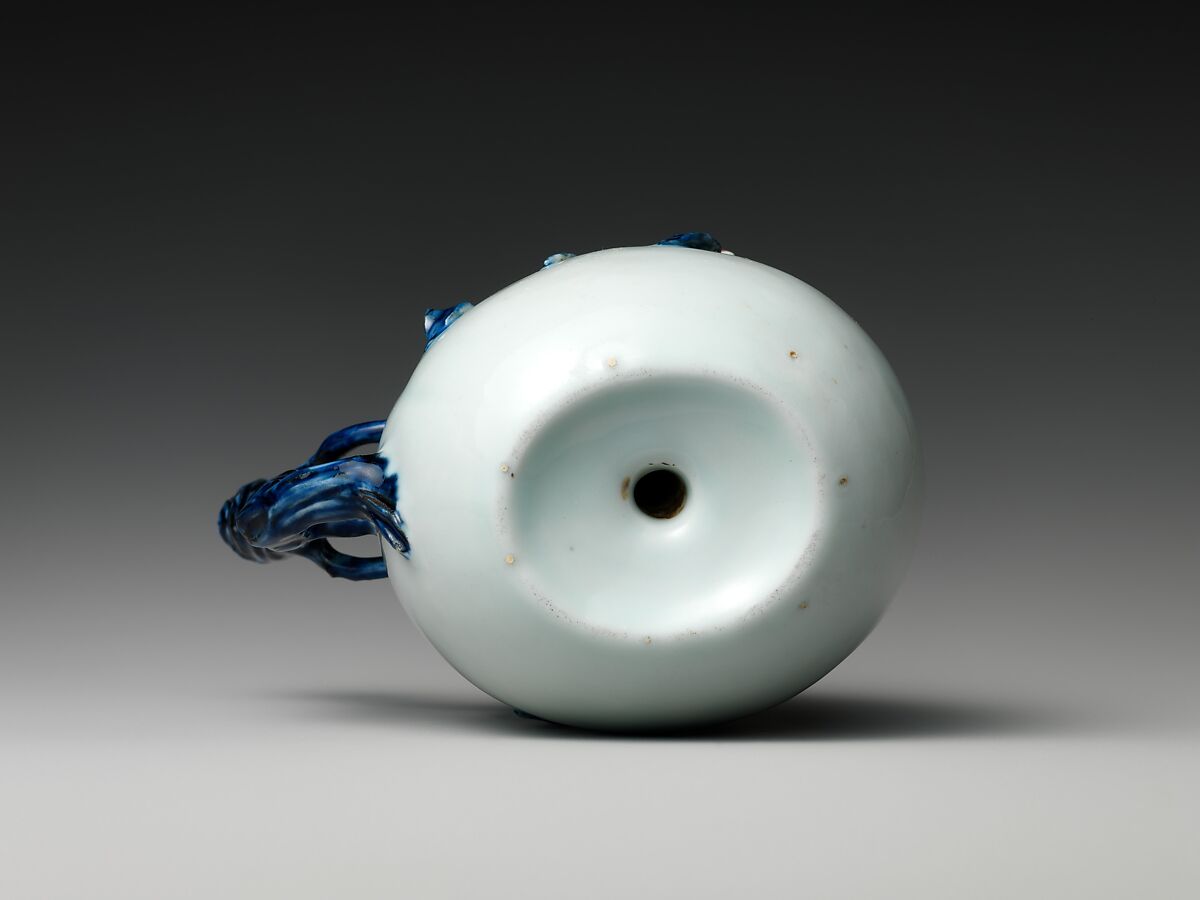 Ewer in the shape of a peach, Porcelain painted with underglaze copper red and cobalt blue glaze (Jingdezhen ware), China
