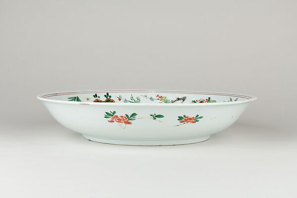 Dish, Porcelain painted with colored enamels over transparent glaze, China