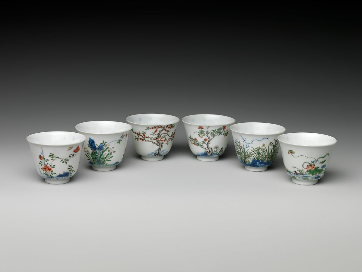 Set of wine cups with flowers of the twelve months, Porcelain painted with underglaze cobalt blue and overglaze enamels (Jingdezhen ware), China 