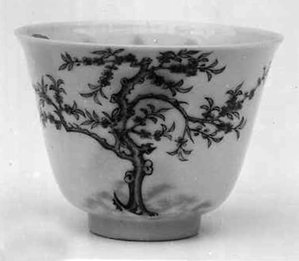 Set of wine cups with flowers of the twelve months, Porcelain painted with underglaze cobalt blue and overglaze enamels (Jingdezhen ware), China