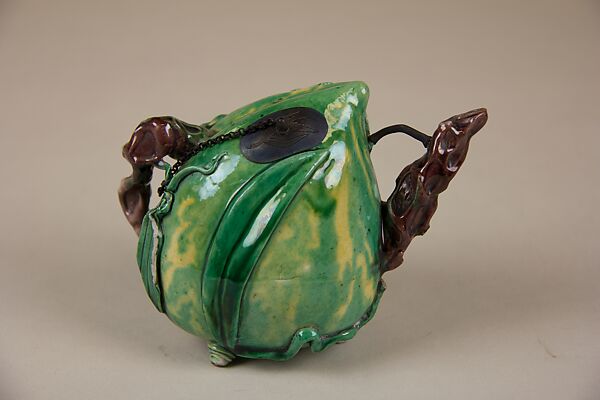 Wine Pot, Porcelain with colored enamels, China 