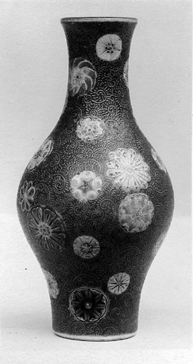 Miniature vase with floral medallions, Porcelain painted with overglaze enamels (Jingdezhen ware), China 