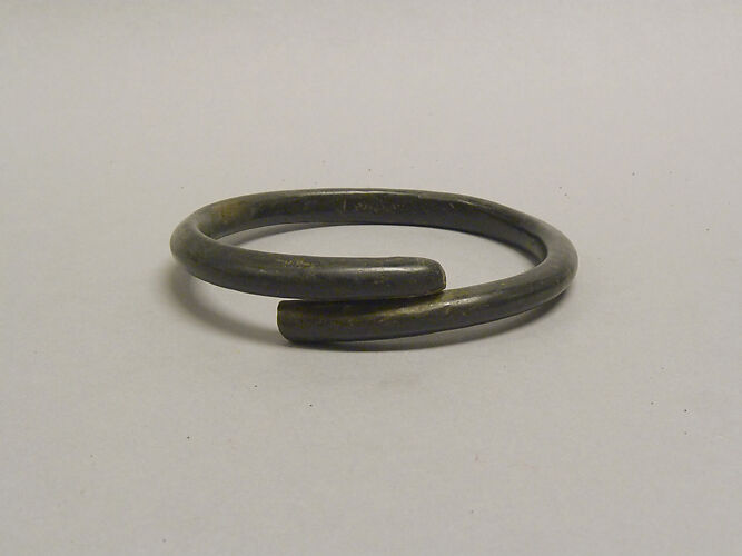 One of a Pair of Overlapping Undecorated Anklets