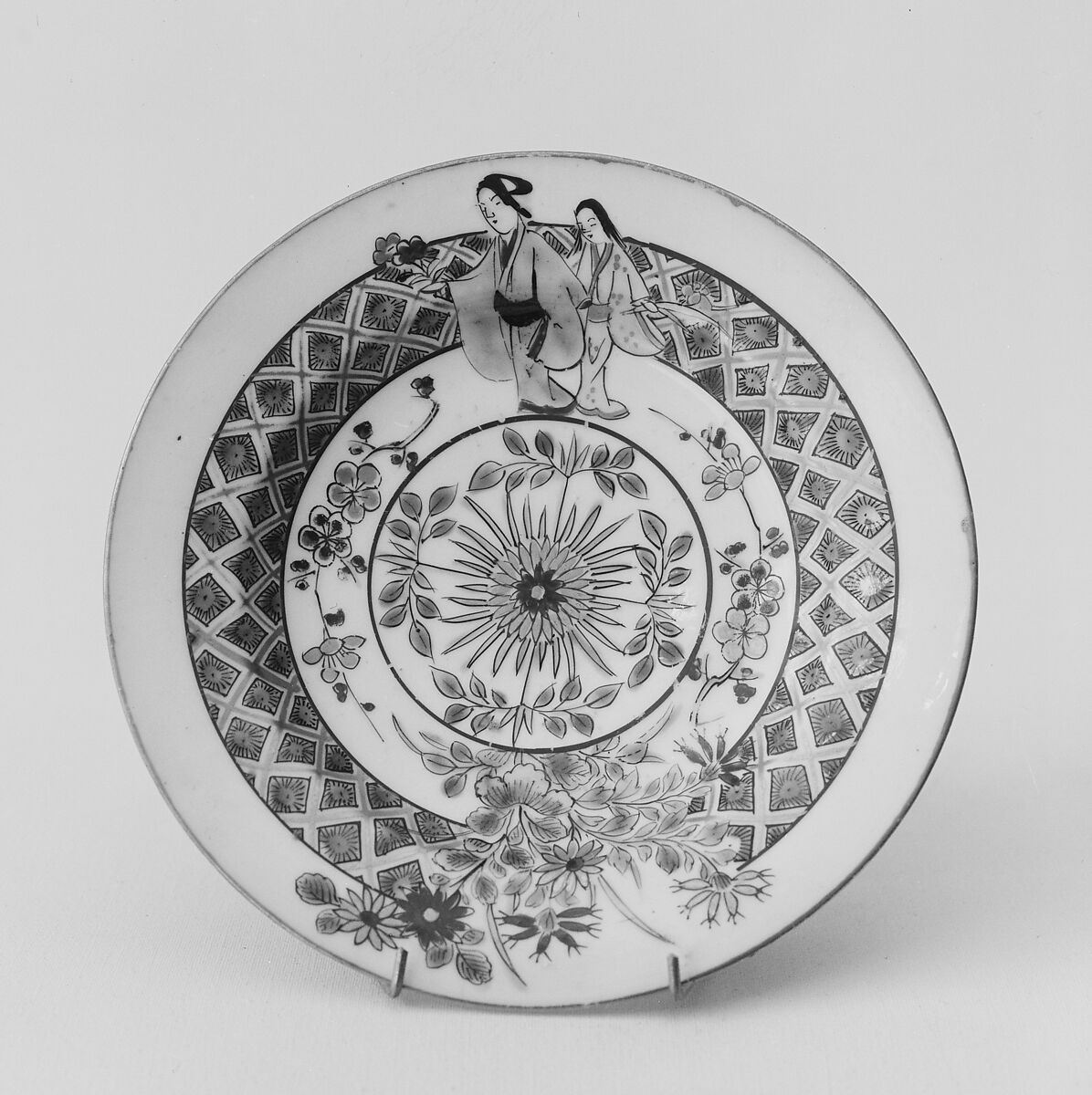 Saucer, Porcelain decorated with enamels (Arita ware), Japan 