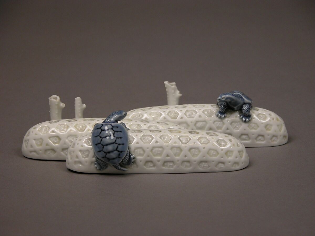 Paperweight in the Shape of Embankment Baskets and Turtles, Porcelain with underglaze blue (Hirado ware), Japan 