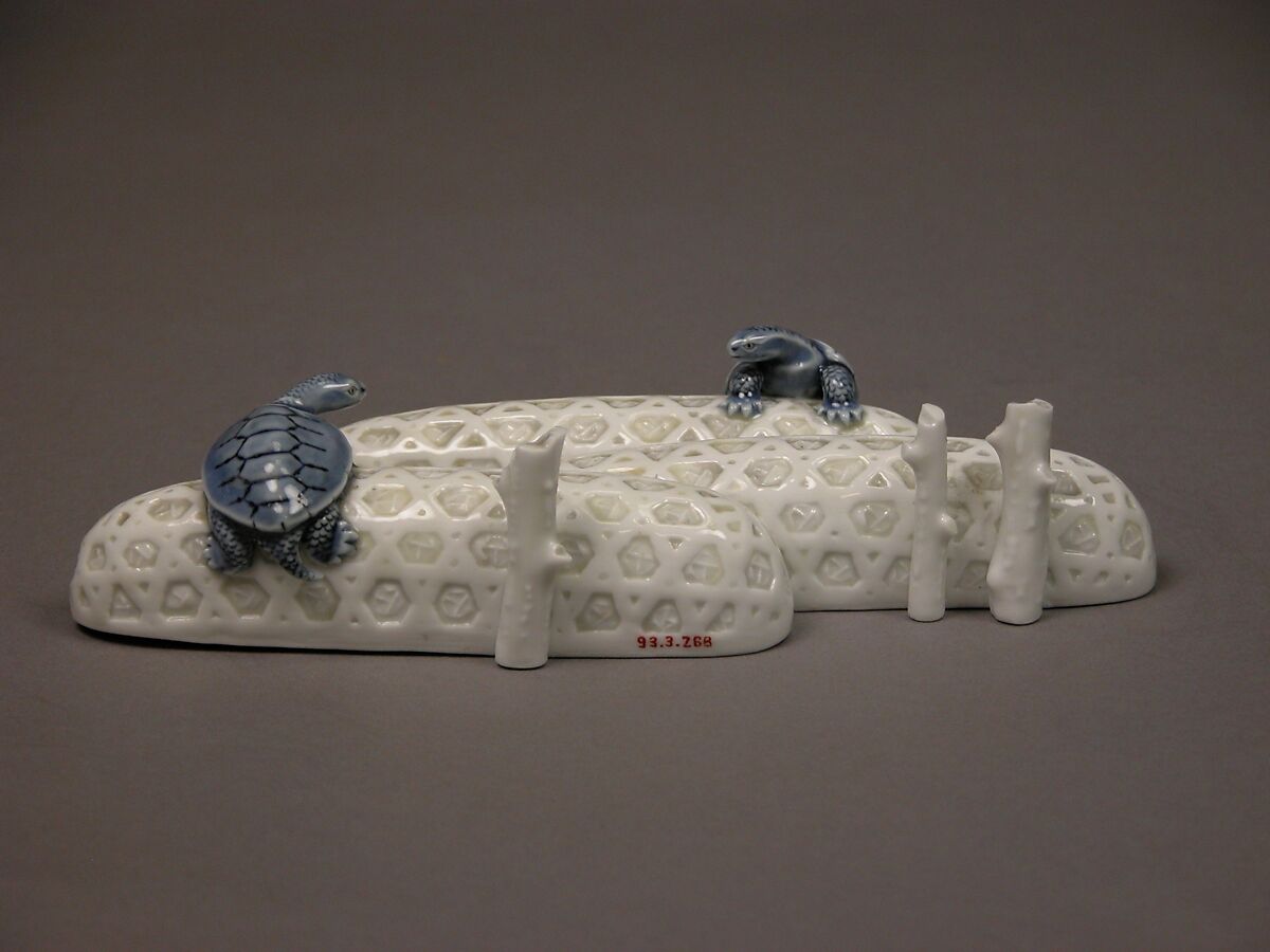 Paperweight in the Shape of Embankment Baskets and Turtles, Porcelain with underglaze blue (Hirado ware), Japan