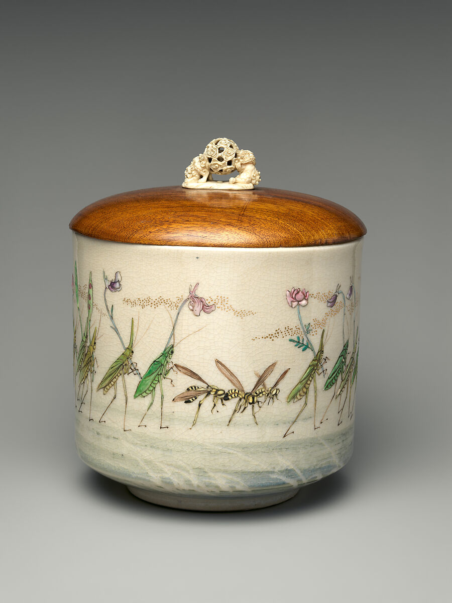 Freshwater Jar (Mizusashi), Makuzu Kōzan I (Miyagawa Toranosuke) (Japanese, 1842–1916), Stoneware with polychrome overglaze enamels and gold, wood lid, ivory knob (Makuzu ware), Japan