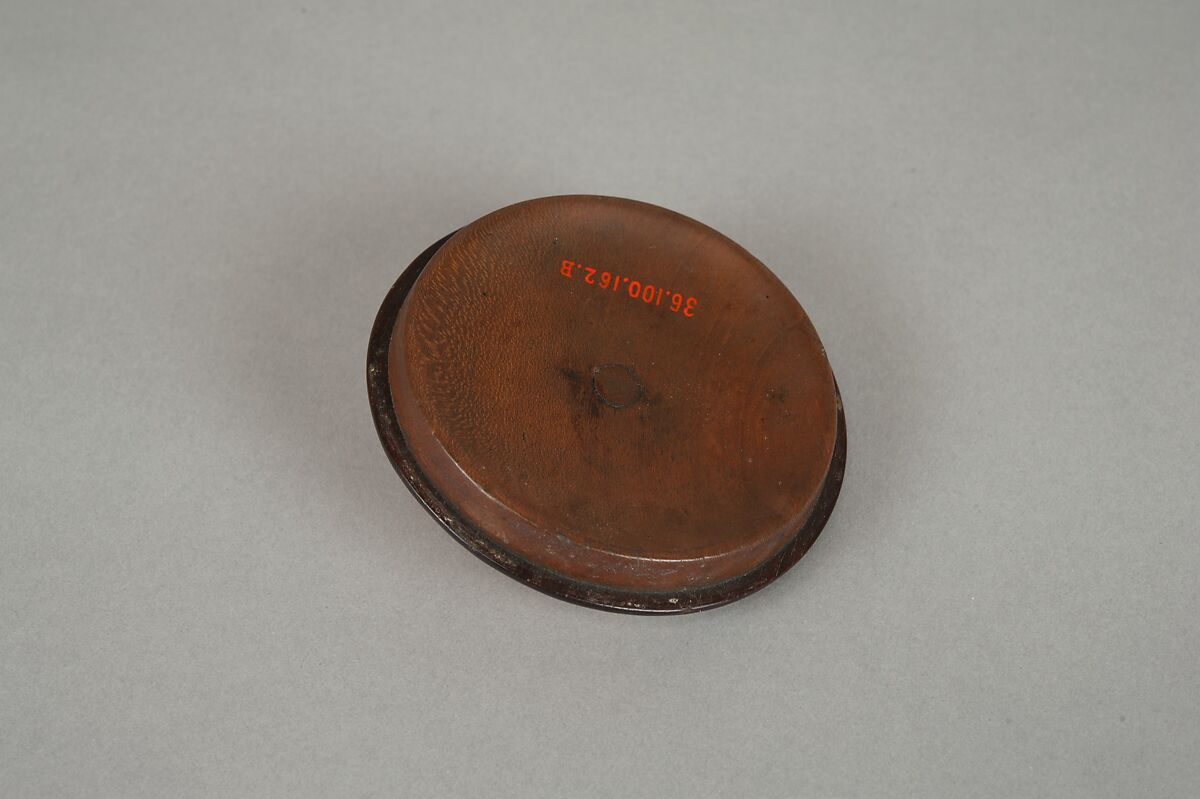 Box with Design of “Evening Face” (Yūgao) Flowers, Style of Ogawa Haritsu (Ritsuō) (Japanese, 1663–1747), Bottle gourd; gold, red takamaki-e, mother-of-pearl, tin, ceramic inlay, Japan