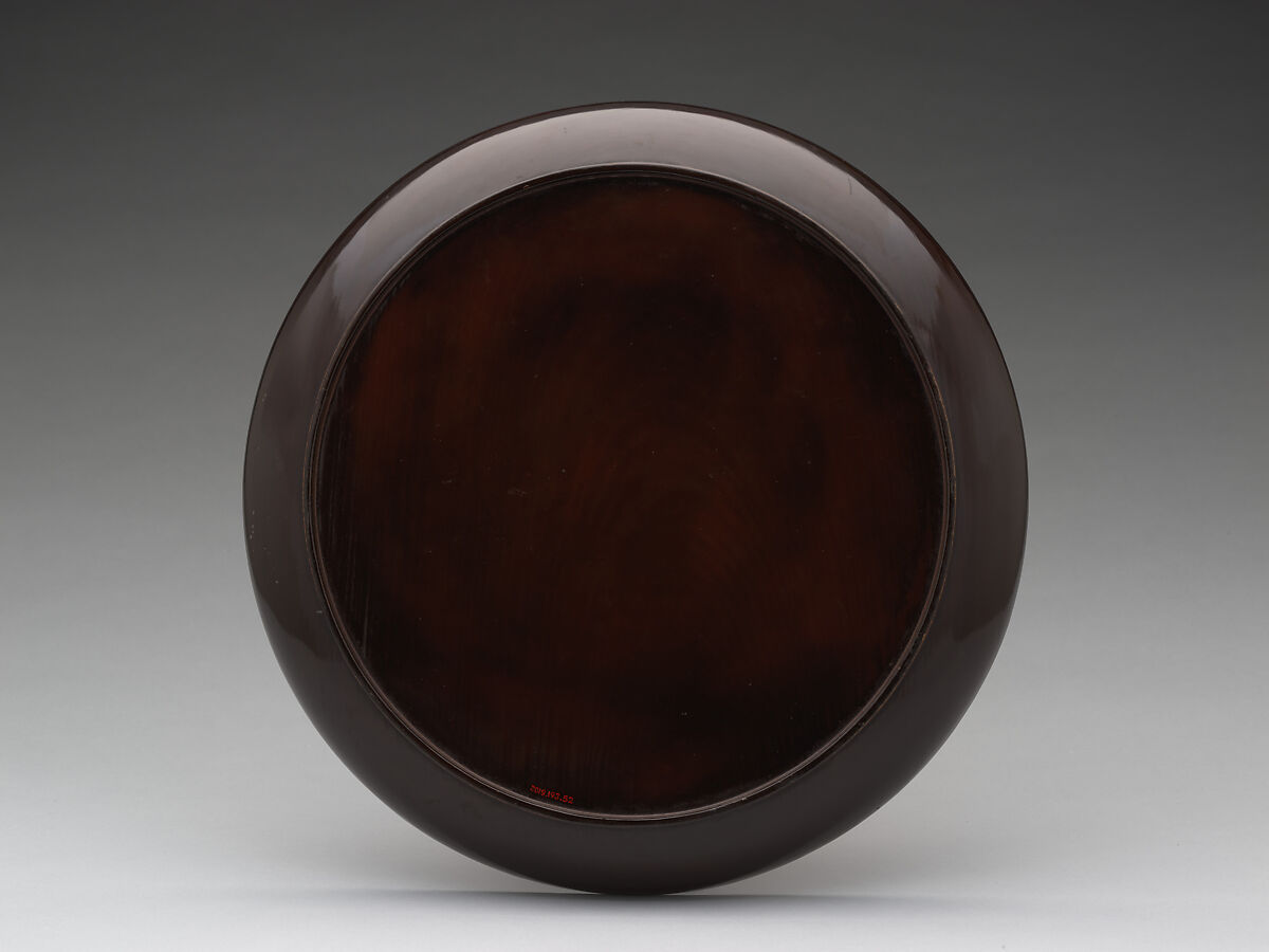 Round tray with decoration of dragons and clouds, Mother-of-pearl inlay on black lacquer, Japan (Ryūkyū Islands)