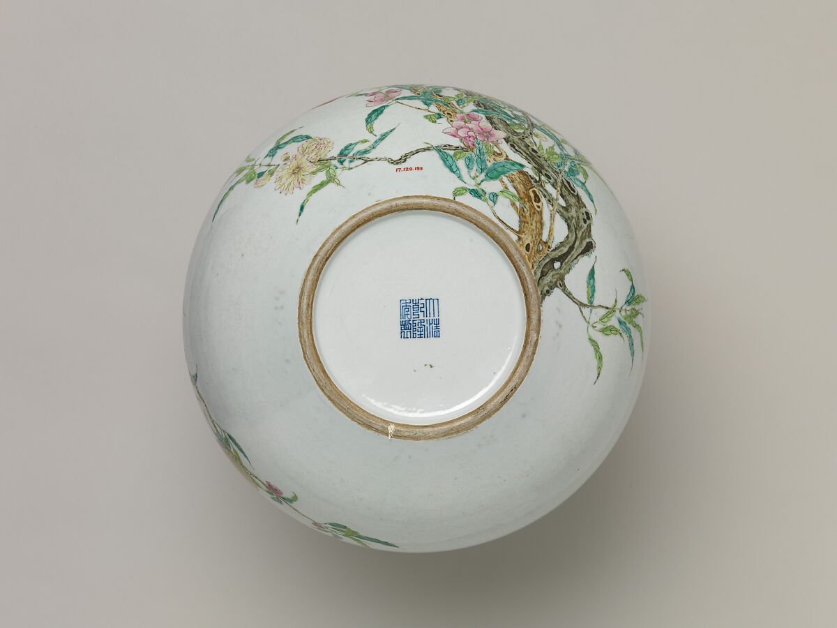 Vase with nine peaches, Porcelain painted in overglaze enamels (Jingdezhen ware), China