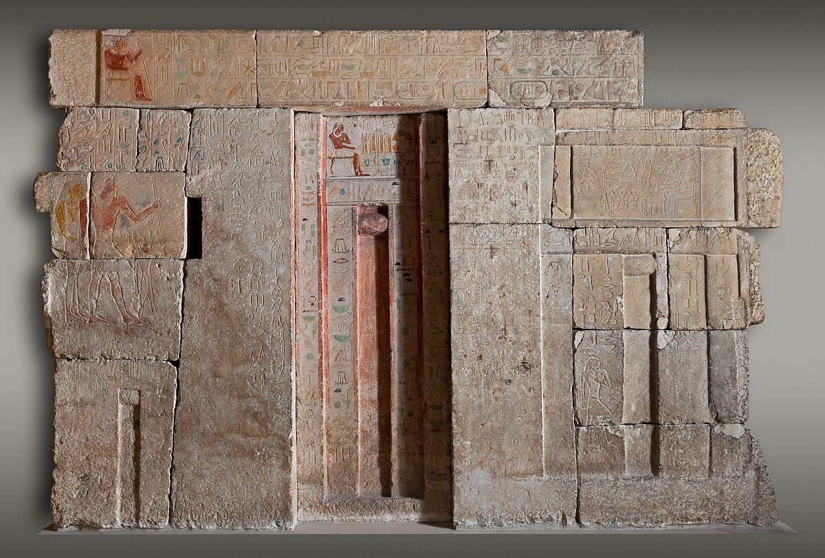 West wall of the chapel of Kaemsenu with niches for Iretnub, Kaemsenu and Werdjedptah, Limestone, paint 