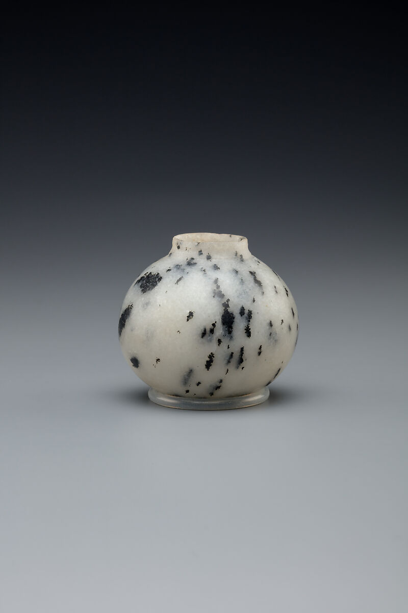 Miniature "nw" pot, Gneiss