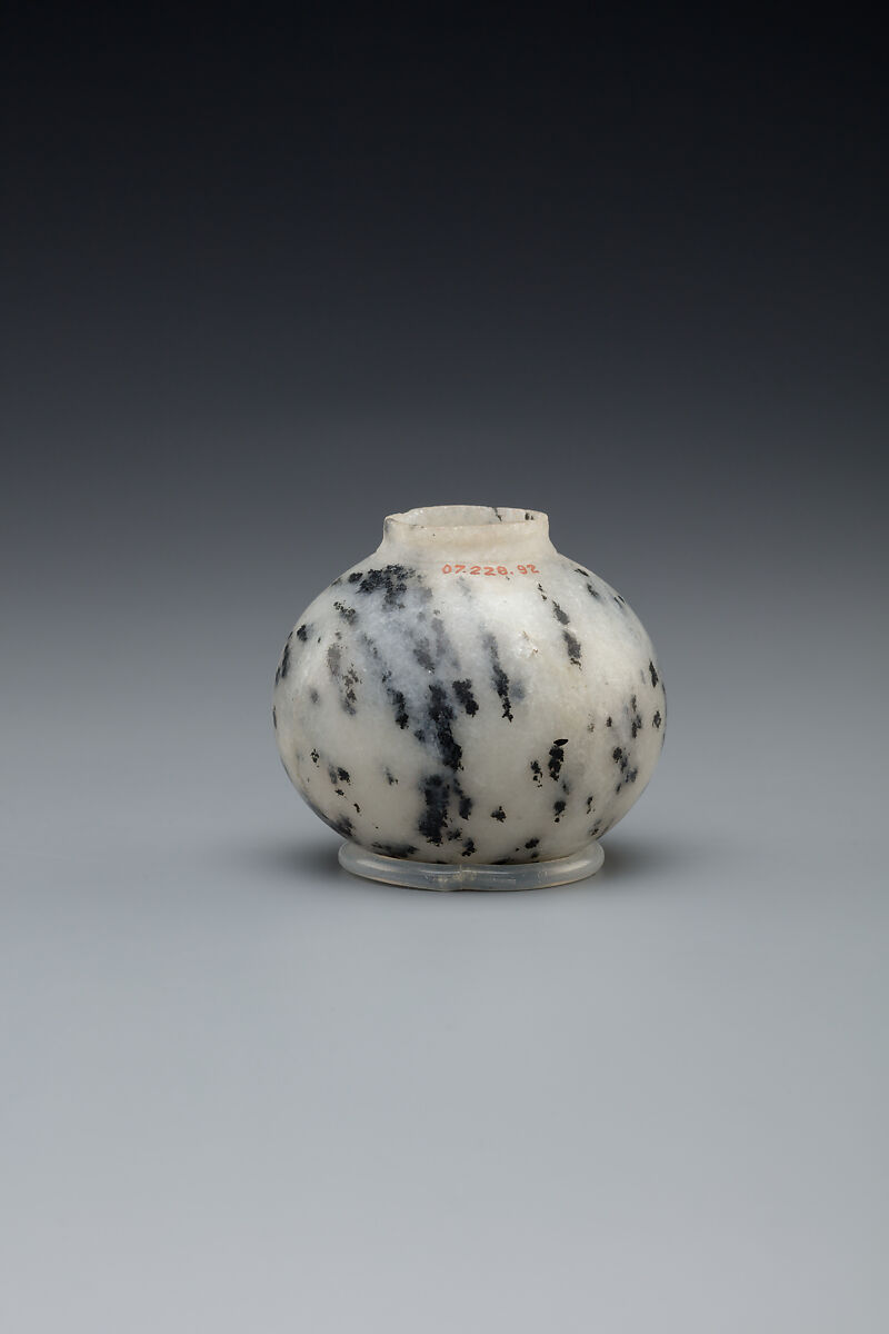 Miniature "nw" pot, Gneiss