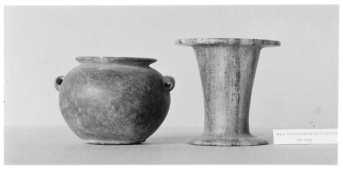 Miniature ointment jar, Gneiss