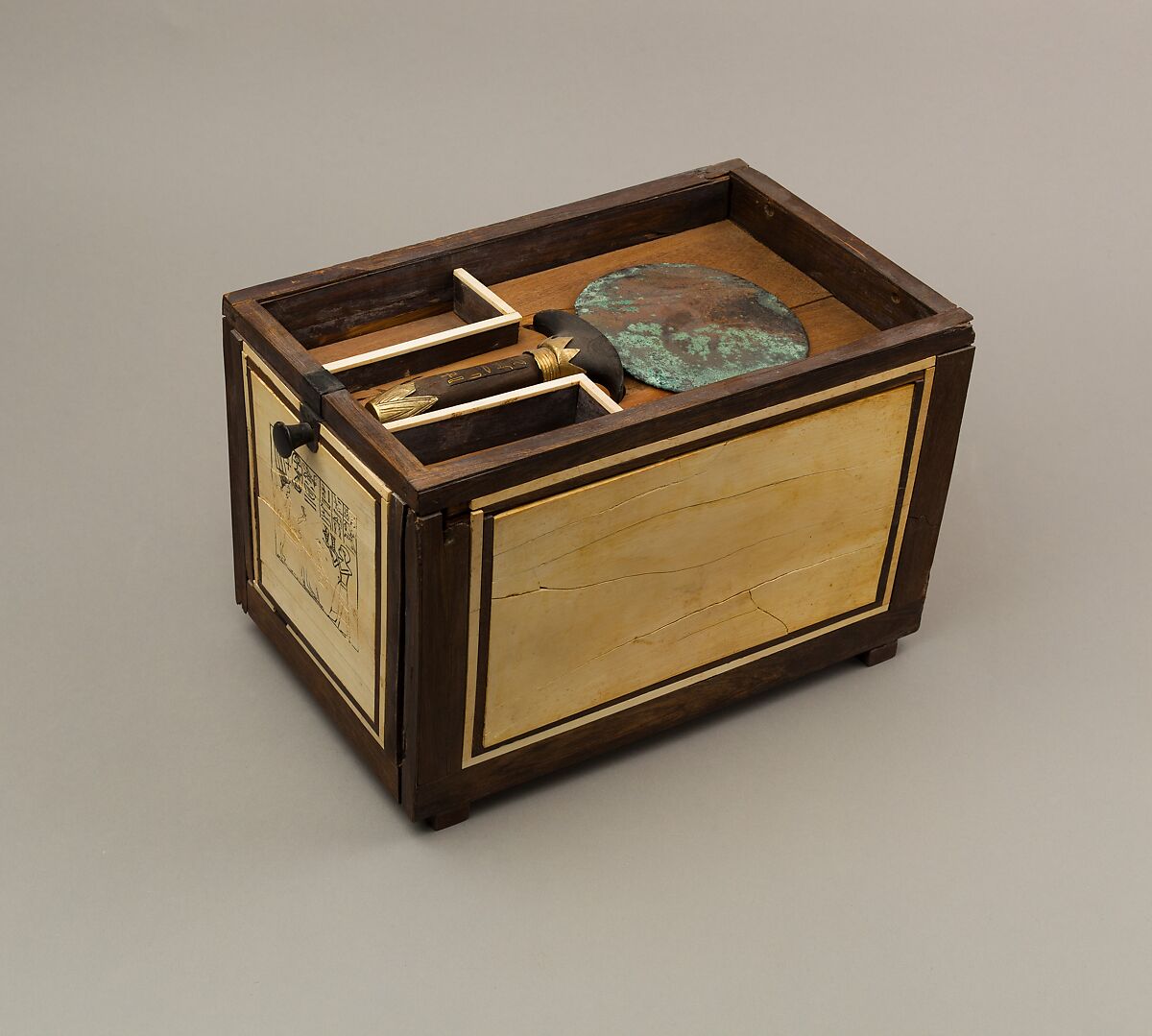 Cosmetic jar with lid, Travertine (Egyptian alabaster)