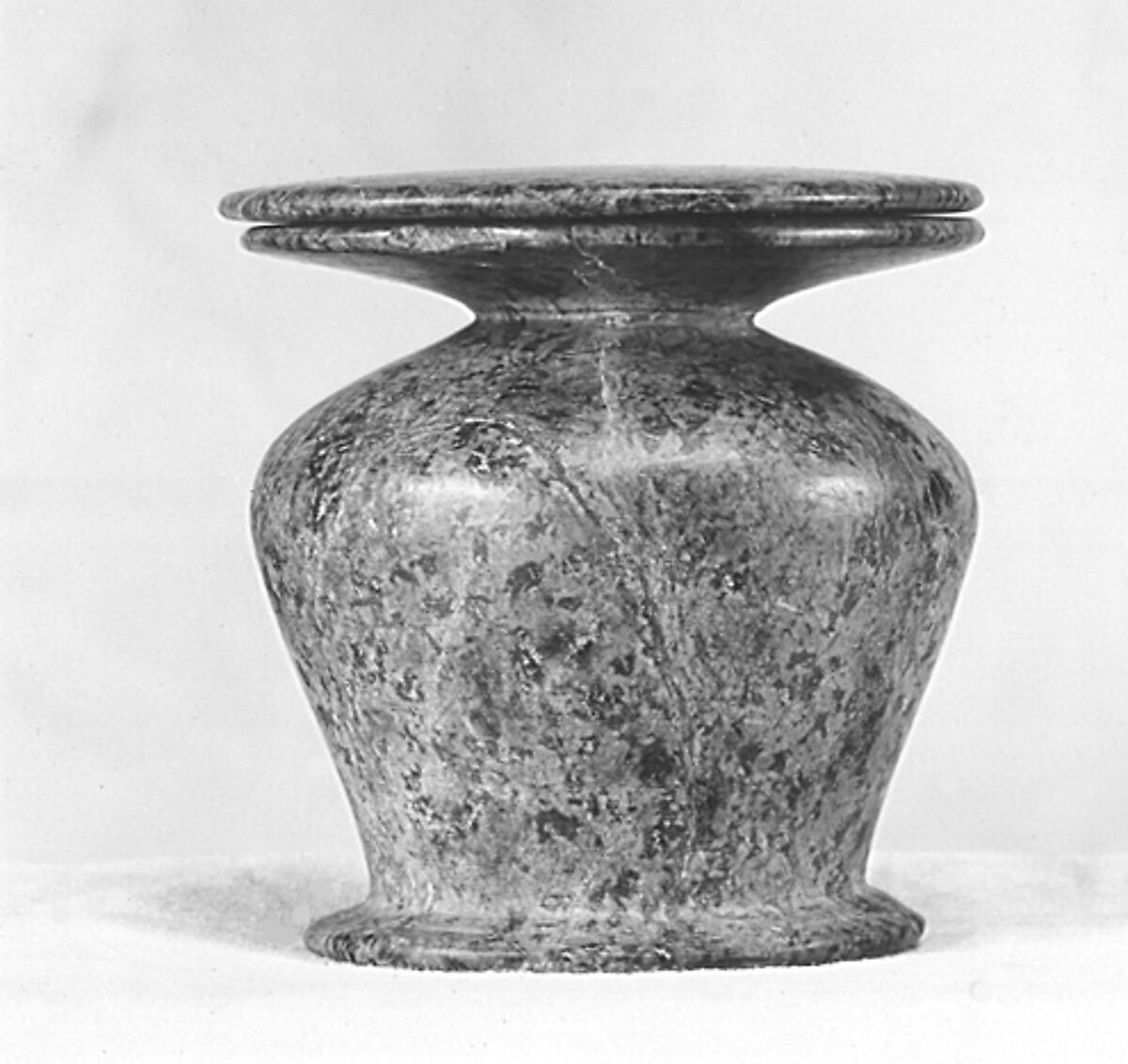 Kohl jar with lid, Serpentinite