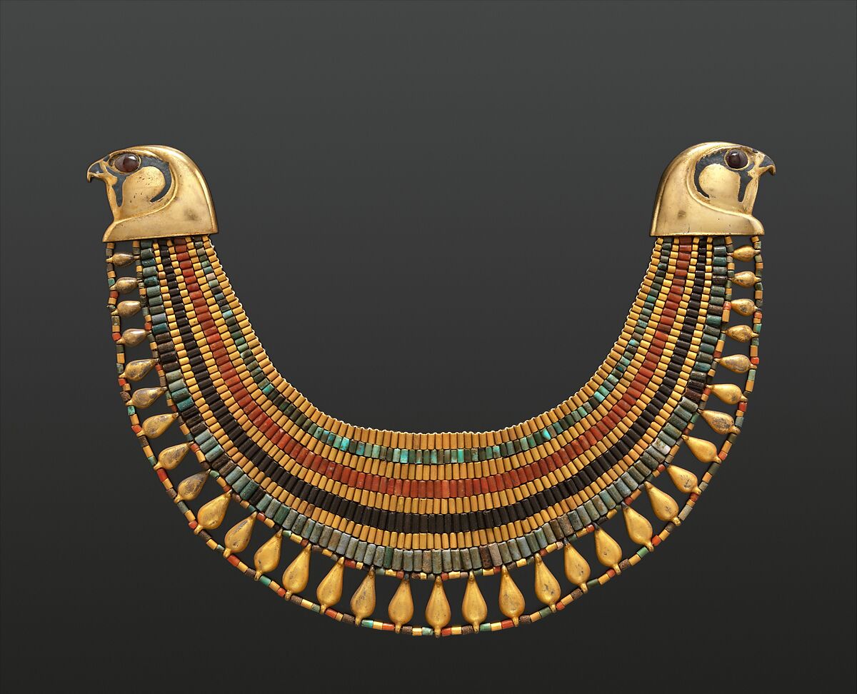 Broad collar of Senebtisi, Faience, gold, carnelian, turquoise.
Falcon heads and leaf pendants originally gilded plaster, restored in gilded silver. Eyes originally gilded beads restored in gilded plaster.