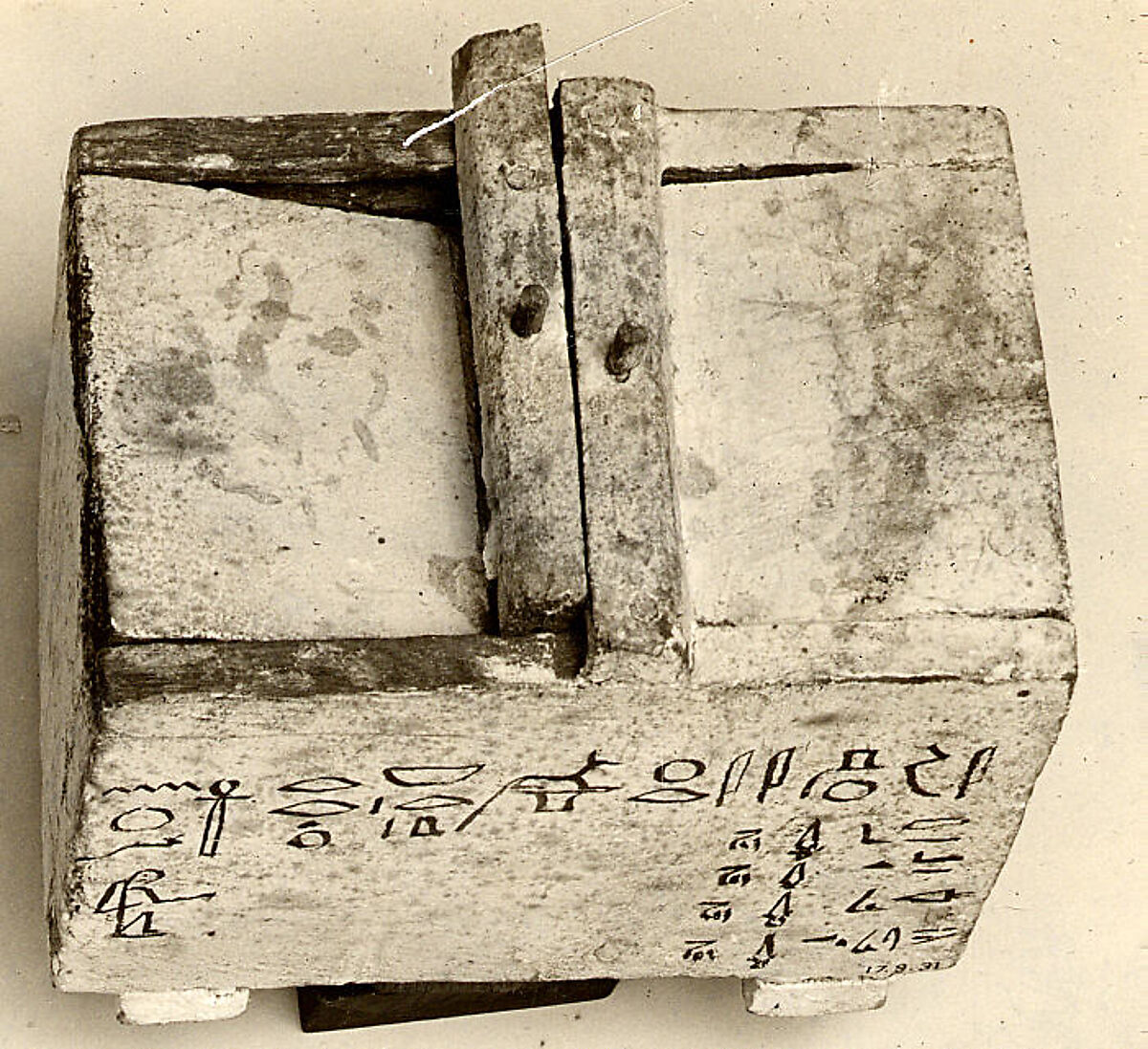 Carpenter's chest of Ankhef, Wood, paint, stucco