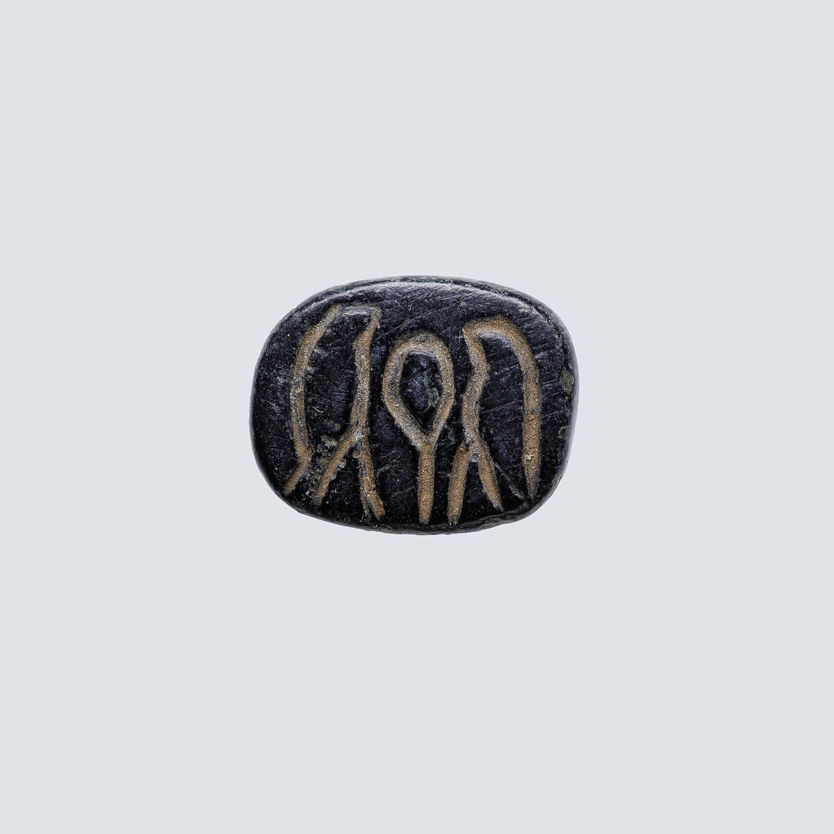 Design Amulet, Pyramidal Back with Horizontal Piercing, Device showing Two Falcons Flanking what is meant to be an Ankh Sign, Serpentinite 