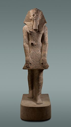 hatshepsut kneeling