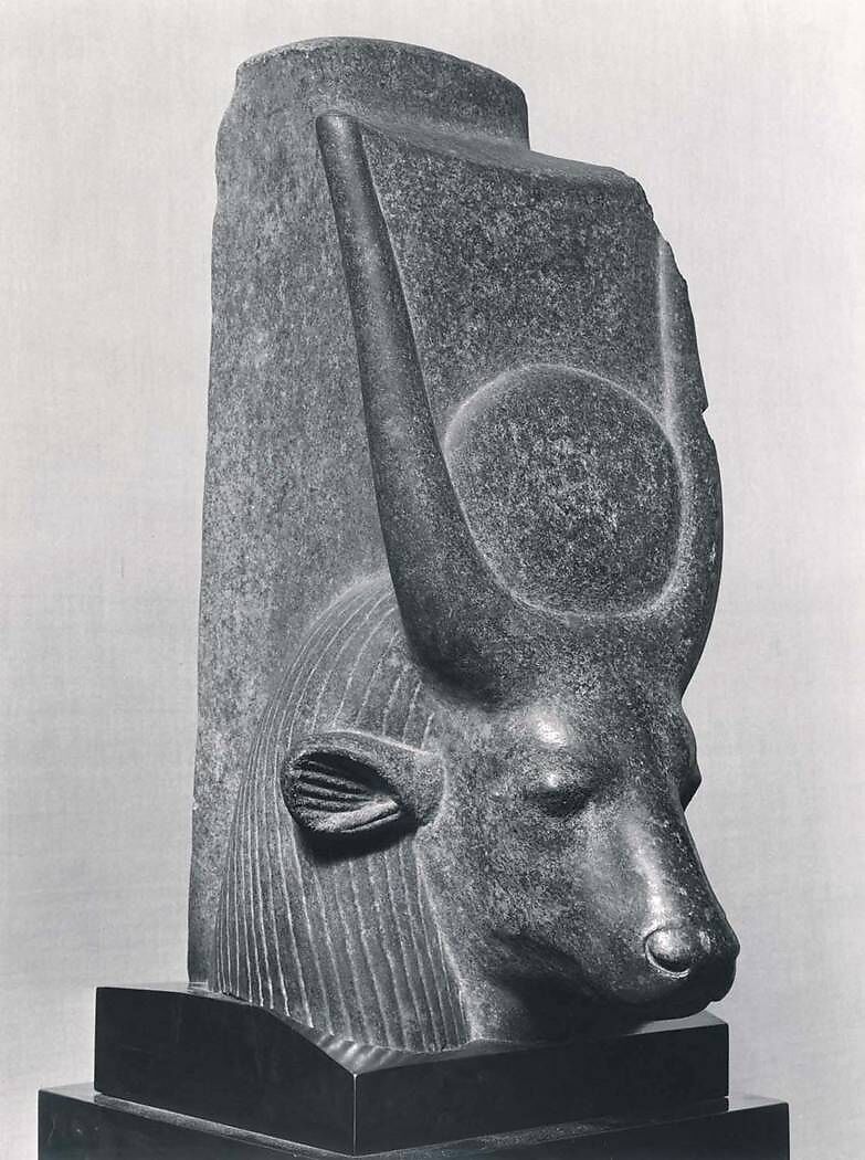 Head of a cow goddess, Porphyritic diorite
