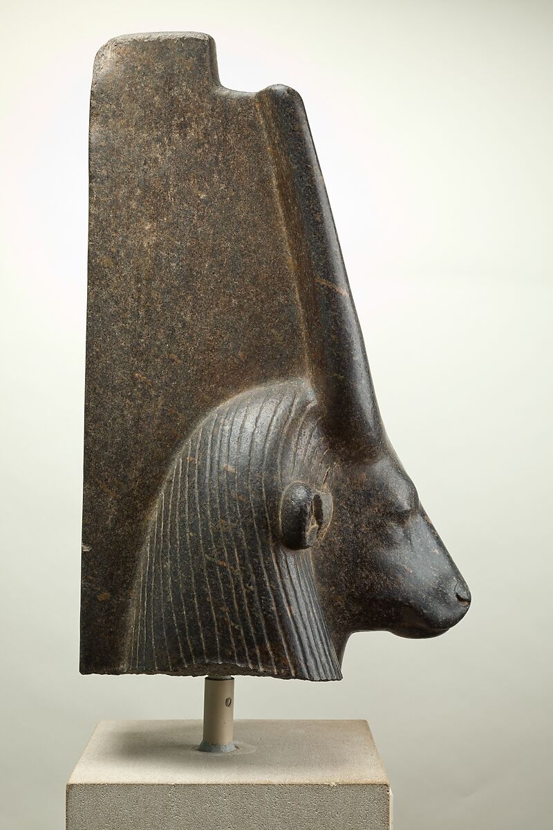 Head of a cow goddess, Porphyritic diorite