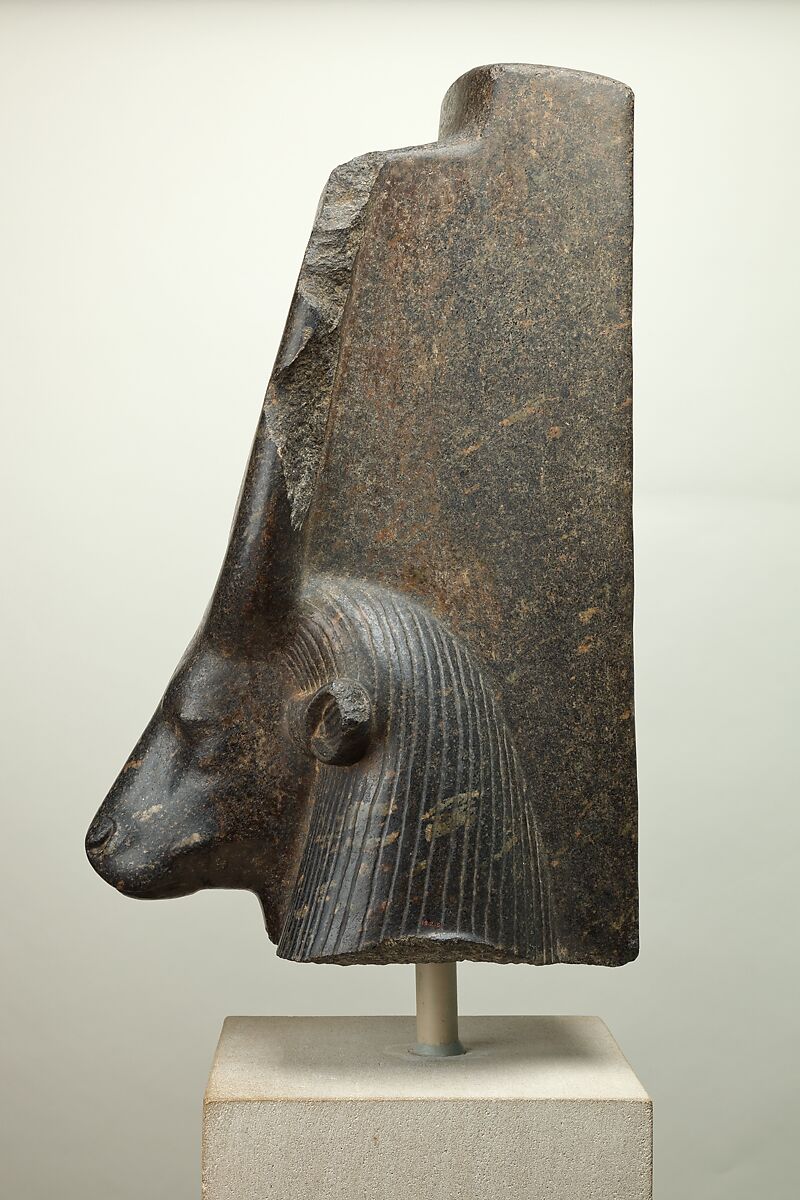 Head of a cow goddess, Porphyritic diorite