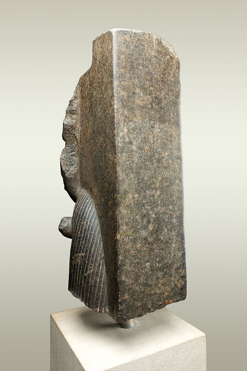 Head of a cow goddess, Porphyritic diorite