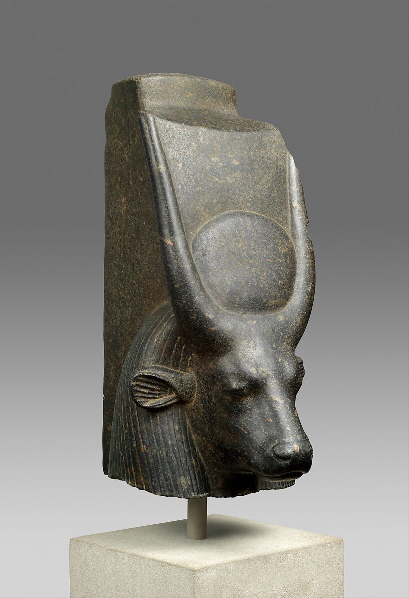 Head of a cow goddess, Porphyritic diorite