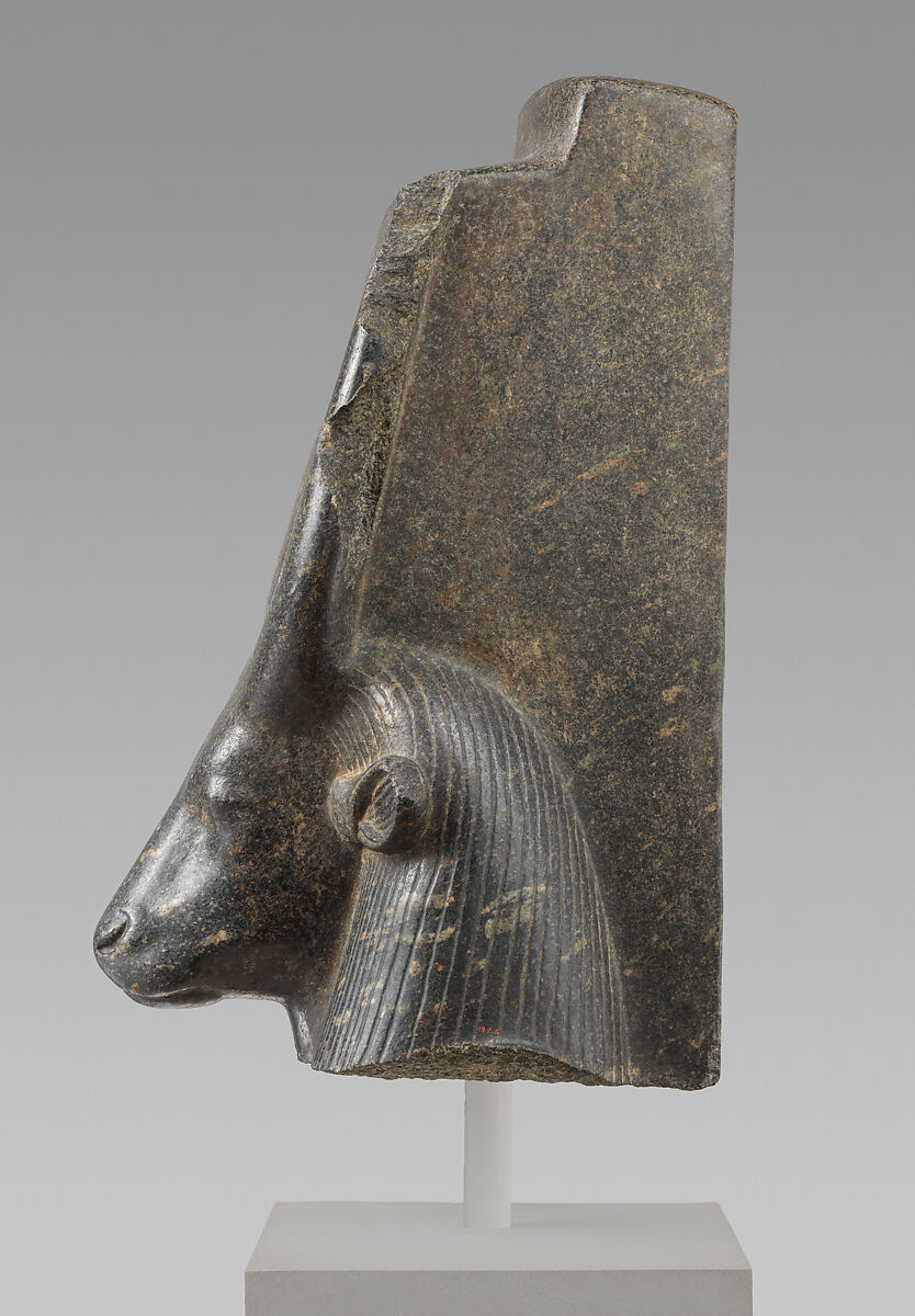 Head of a cow goddess, Porphyritic diorite