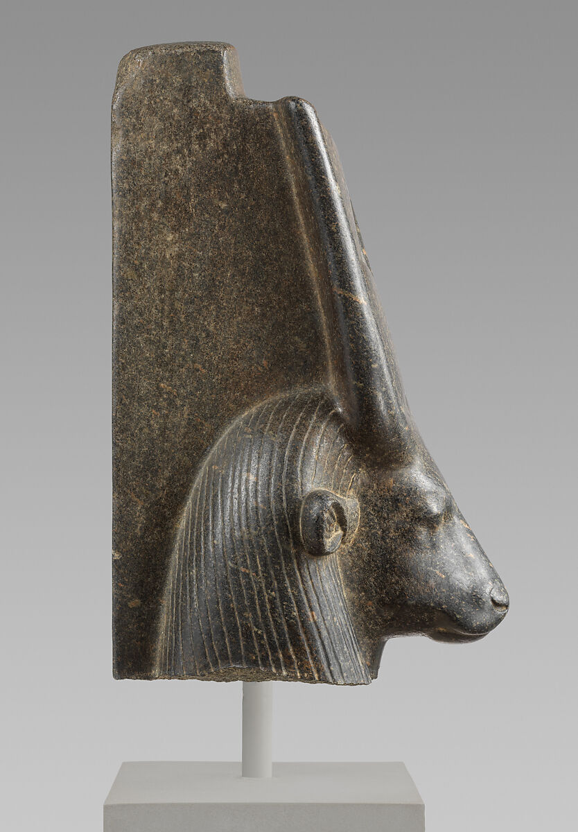 Head of a cow goddess, Porphyritic diorite