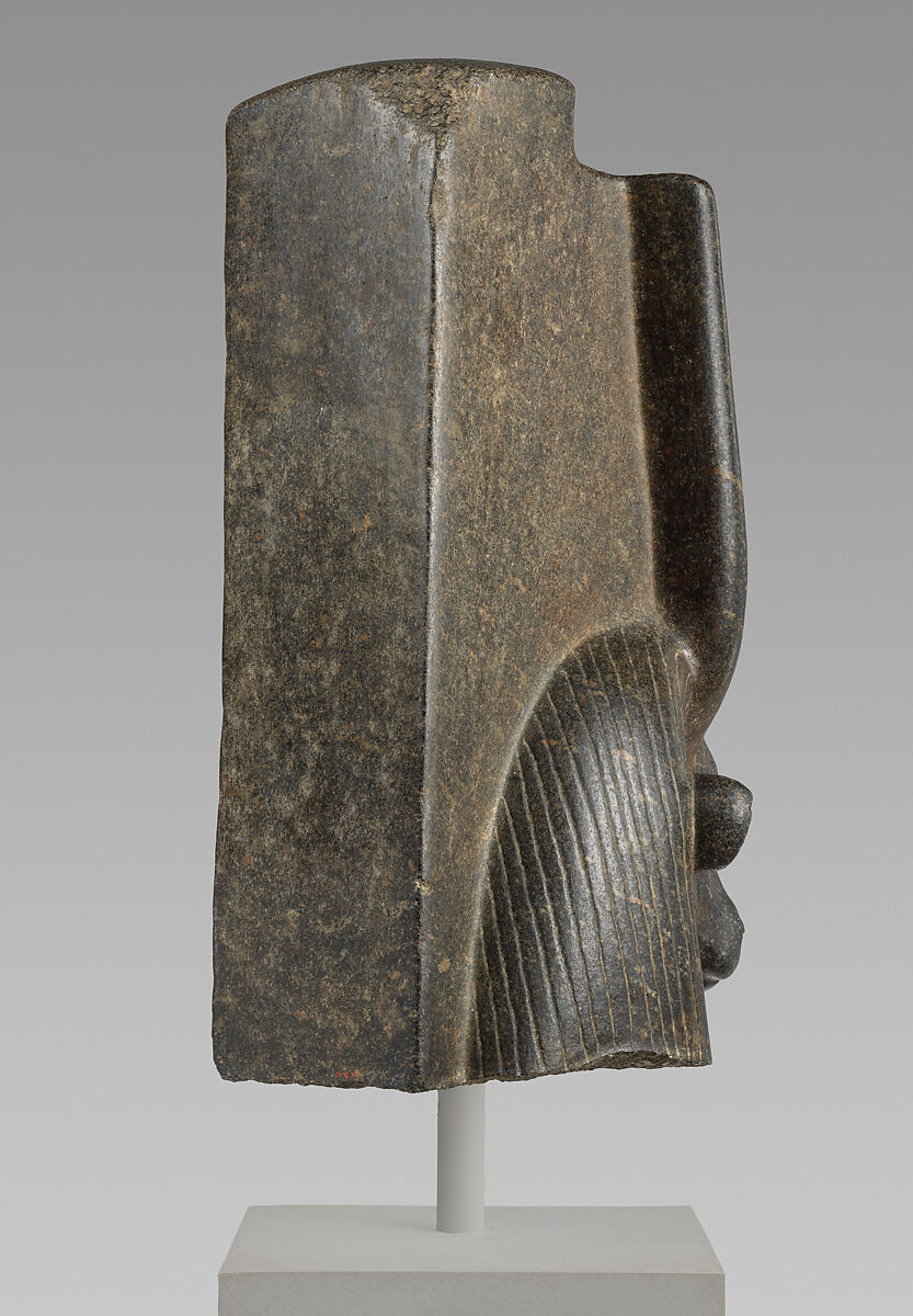 Head of a cow goddess, Porphyritic diorite