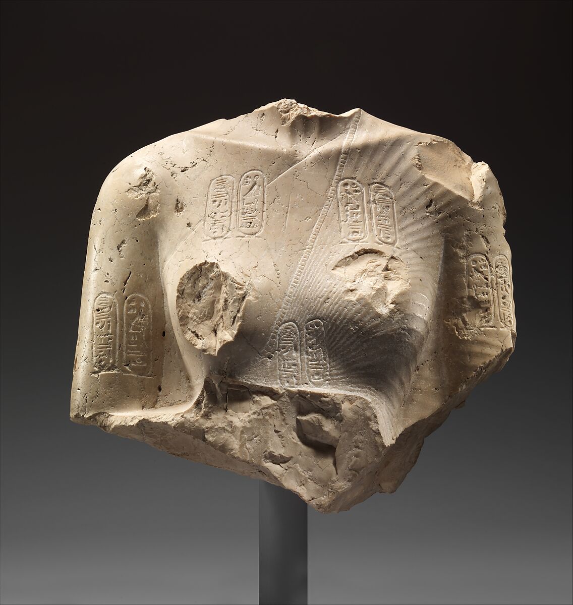 Torso of Nefertiti from a dyad holding a stela in front of the bodies