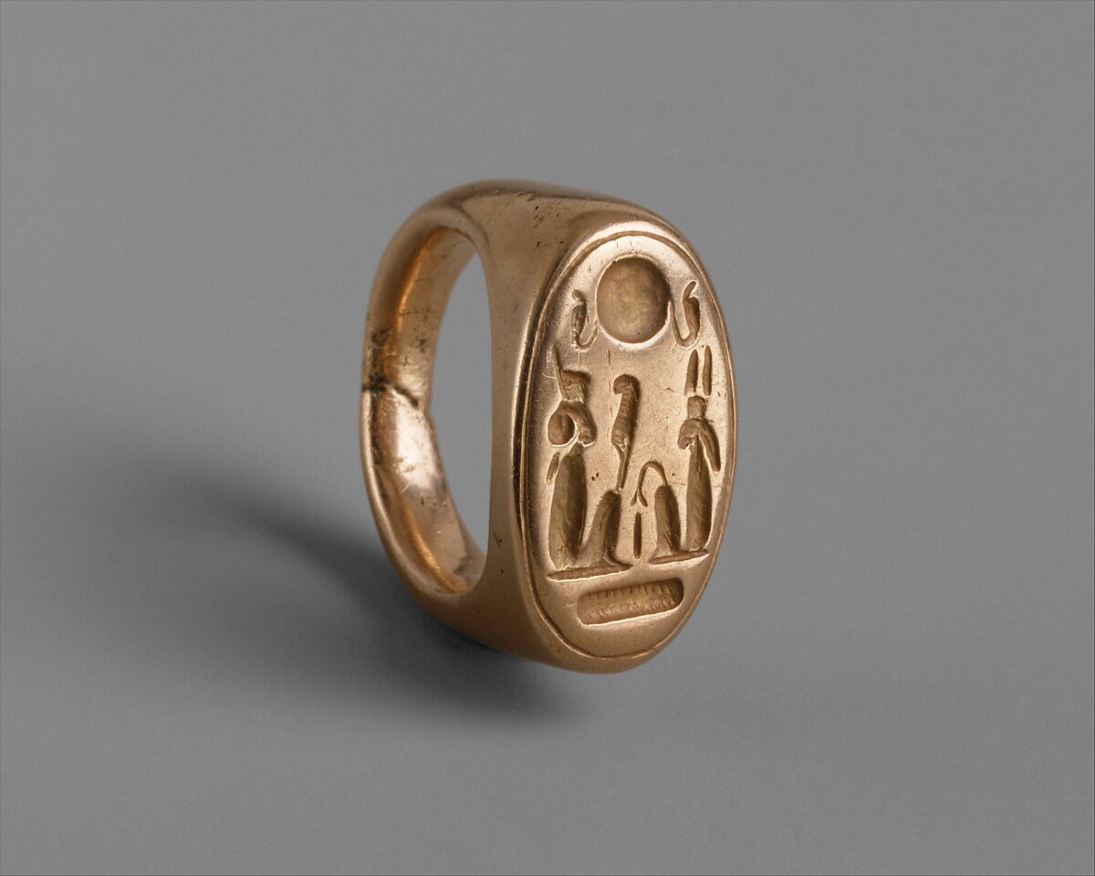 Finger Ring depicting King Akhenaten and Queen Nefertiti as Shu and Tefnut