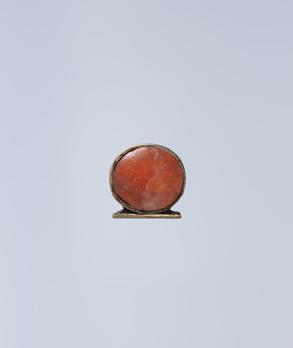 Shen amulet of Reniseneb, Gold, carnelian 